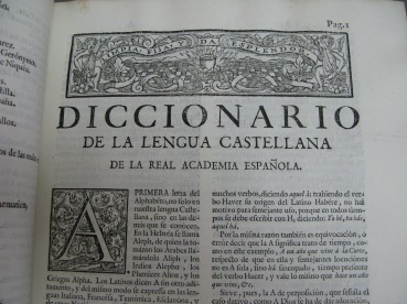 P. 1 of the Diccionario de autoridades with the RAE's motto at the top (Hisp.3.72.1)